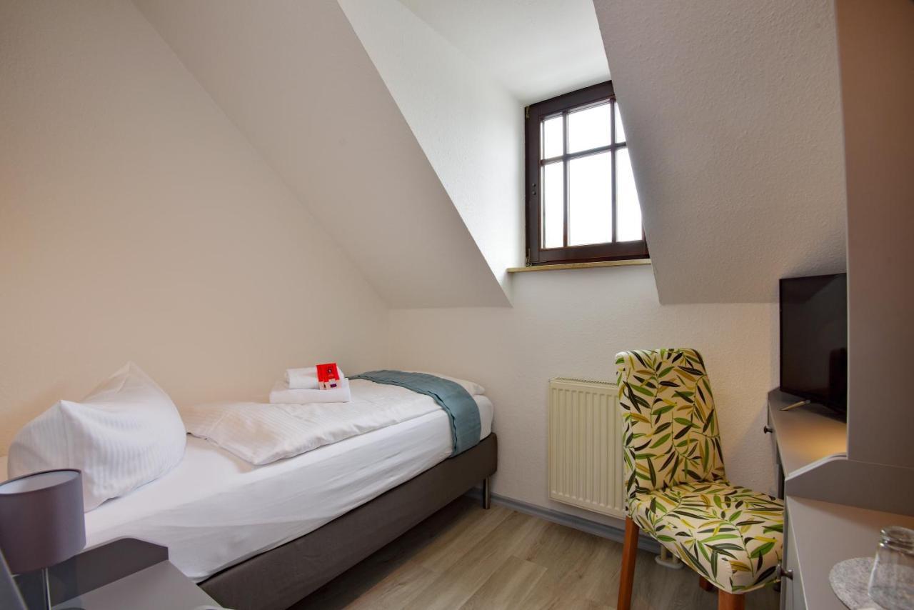 Landhotel Der Distelhof Mit Scheunencafe Dillstadt Номер фото