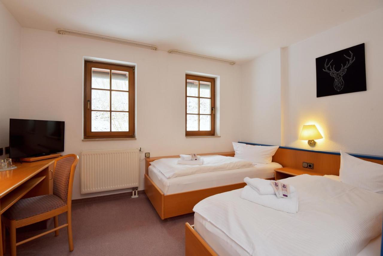 Landhotel Der Distelhof Mit Scheunencafe Dillstadt Номер фото