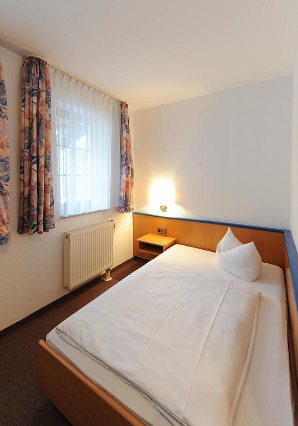 Landhotel Der Distelhof Mit Scheunencafe Dillstadt Номер фото