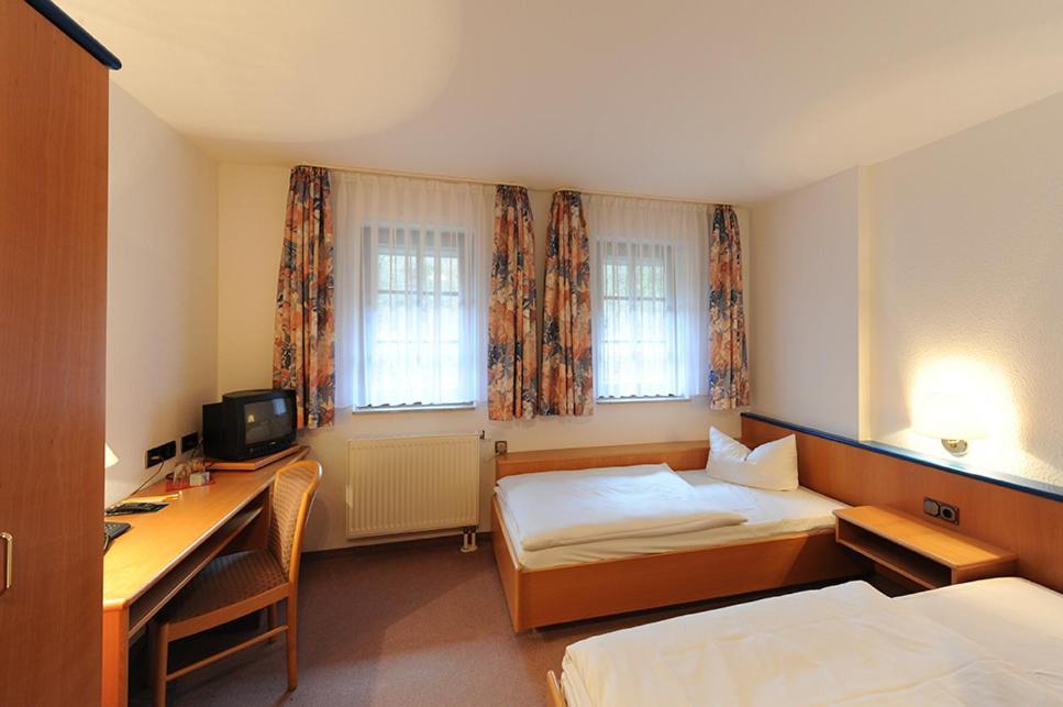 Landhotel Der Distelhof Mit Scheunencafe Dillstadt Номер фото